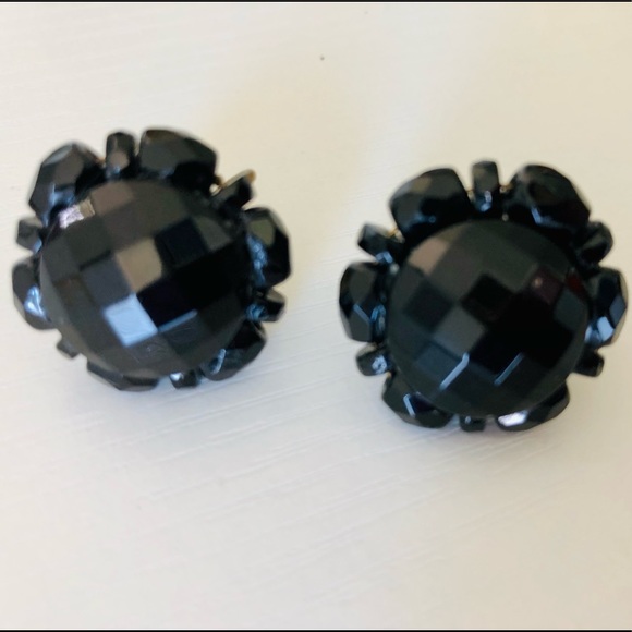 Newman Marcus 2 asymmetric Gold hinged 4” cuff bracelets. - Picture 15 of 16